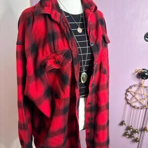 OVERSIZED FLANNEL ALERT 🚨